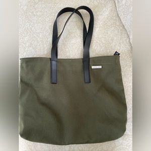 Everlane Canvas Tote Bag with Black Leather Handles and Zipper close